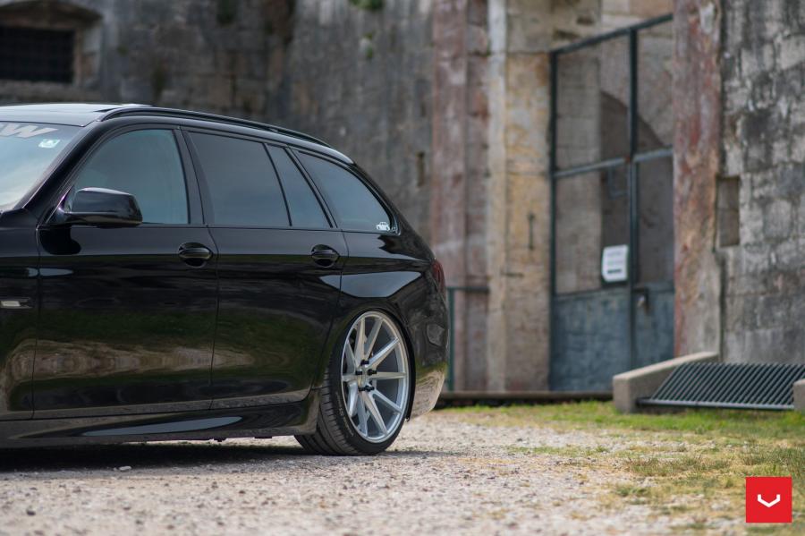 Детали экстерьера BMW 5-Series Touring on Vossen Wheels (VFS1) 2017 года  (фото 10 из 29)
